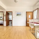 Casa de hóspedes Family Viva Close To The Krk Town