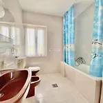 Casa de hóspedes Family Viva Close To The 4*