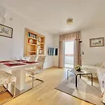Family Viva Close To The 4*