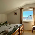 Family Viva Close To The 4* קרק