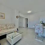 Family Viva Close To The בית הארחה 4*