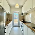 Family Viva Close To The בית הארחה קרק