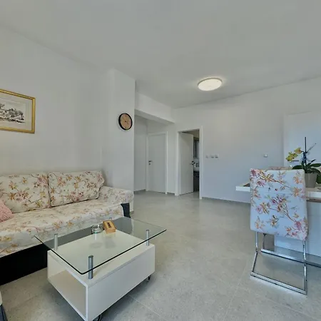 Family Viva Close To The Affittacamere 4*