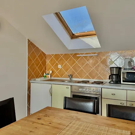Family Viva Close To The Affittacamere Krk Town