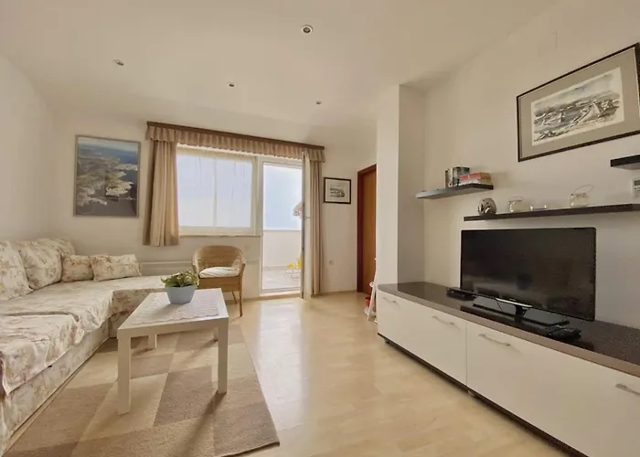 Family Viva Close To The 4* Krk Town