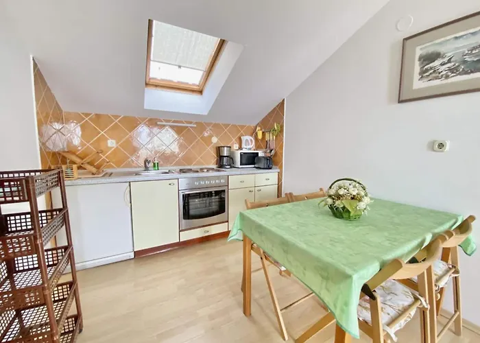 Family Viva Close To The 4* Krk Town